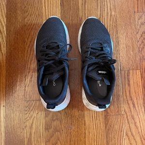 Black Adidas Sneakers 7.5W